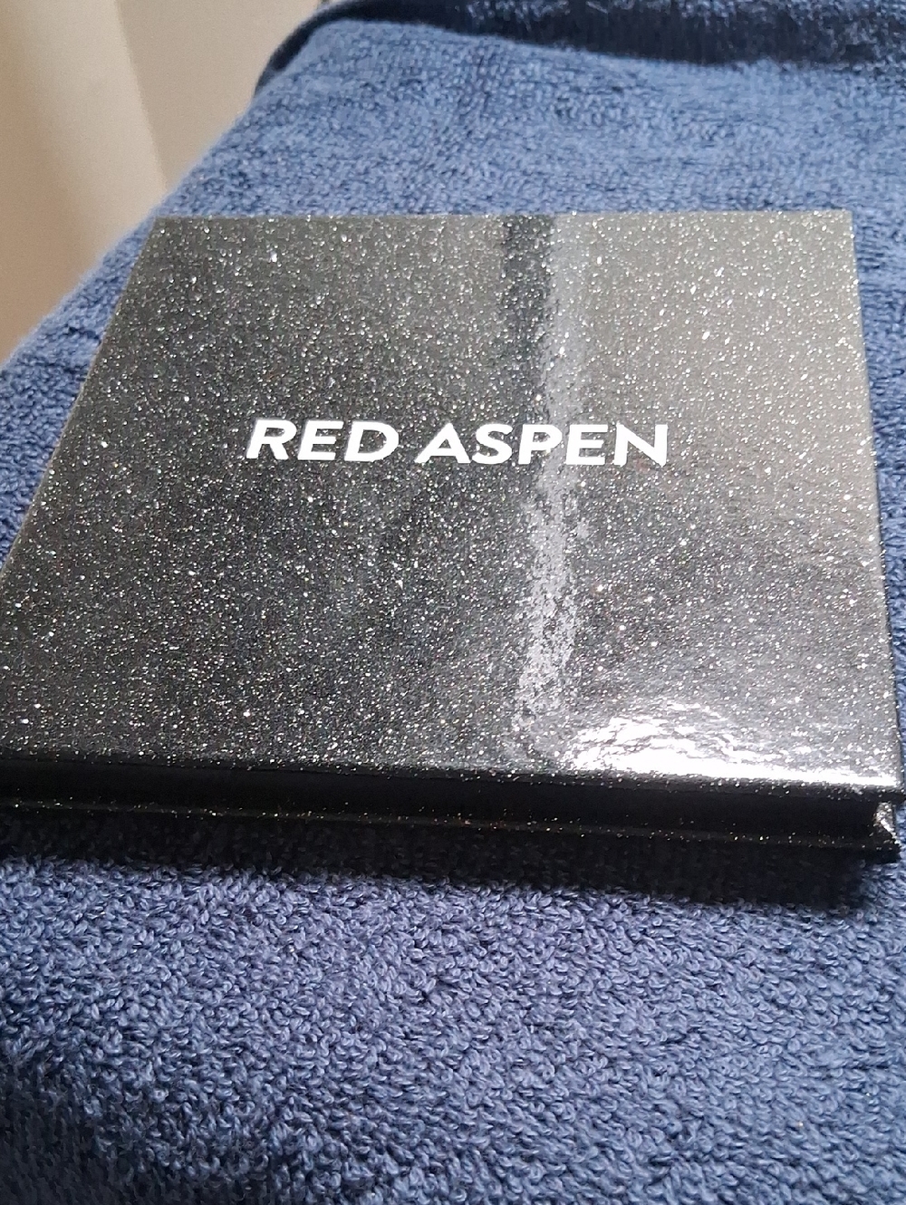 Red Aspen Black Glitter Magentic Palette